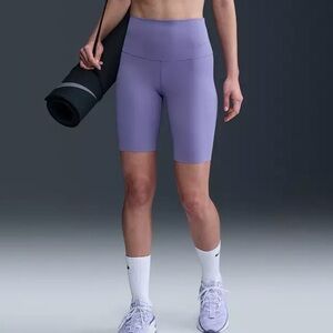 Nike Lavender Activewear
High-Waisted 8" Biker Short/Leggings/biker
$60.00 MSRP